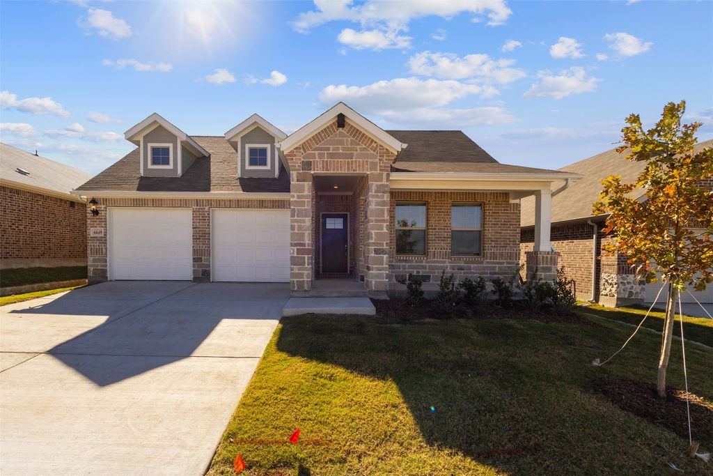 6649 Valley Lake Lane, Crowley, TX 76036