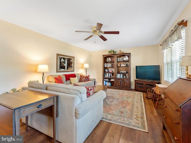 41 APPLE VALLEY, Langhorne, PA 19047