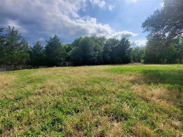 95 Red Tip Lane, Brenham, TX 77833