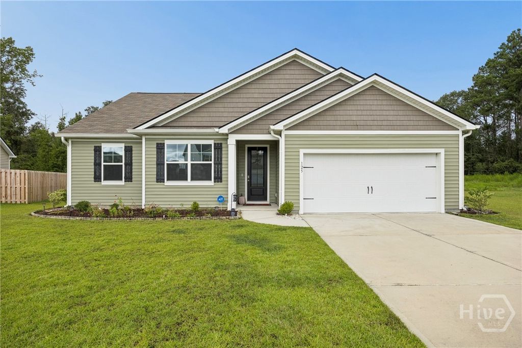 Image 1 of property listing at 125 Wedge Circle, Richmond Hill, GA 31324