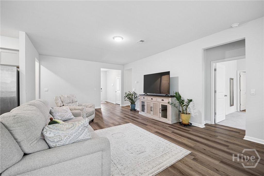 Image 12 of property listing at 125 Wedge Circle, Richmond Hill, GA 31324