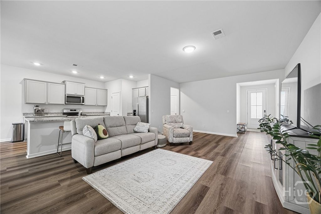 Image 13 of property listing at 125 Wedge Circle, Richmond Hill, GA 31324