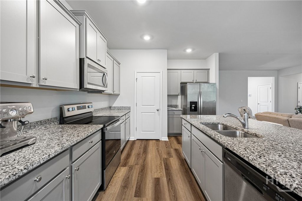 Image 15 of property listing at 125 Wedge Circle, Richmond Hill, GA 31324