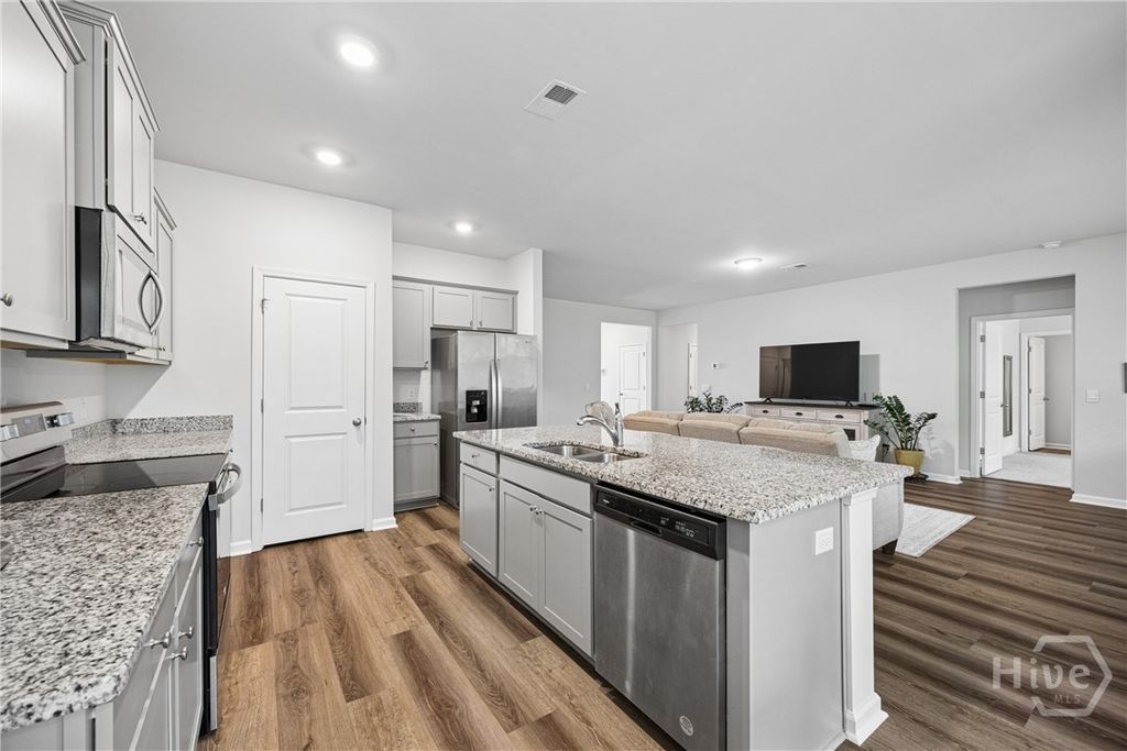 Image 16 of property listing at 125 Wedge Circle, Richmond Hill, GA 31324