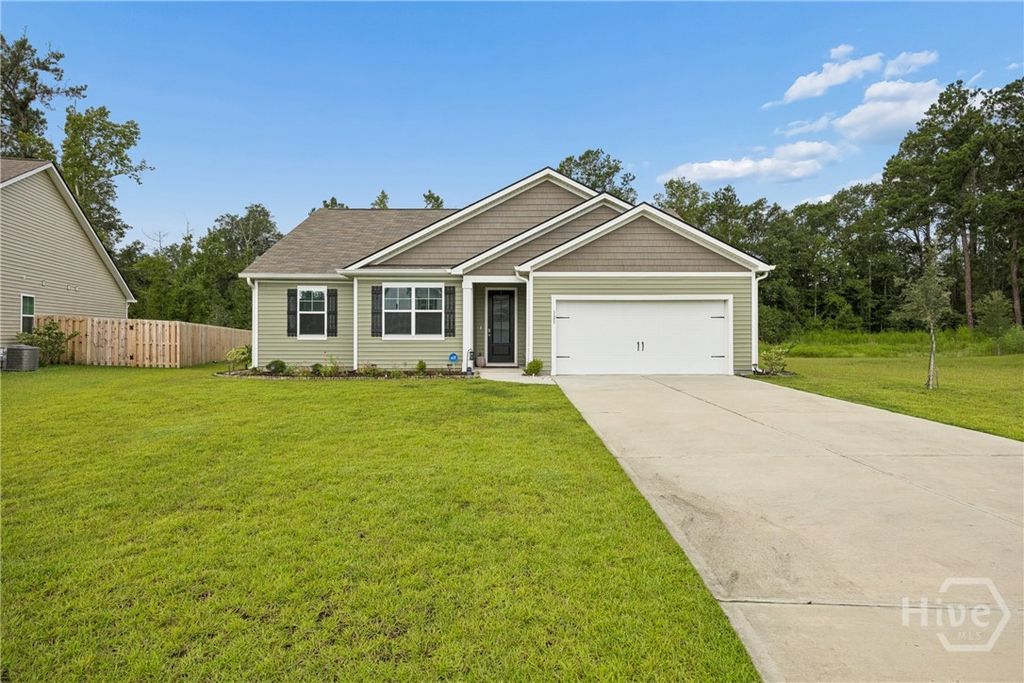 Image 2 of property listing at 125 Wedge Circle, Richmond Hill, GA 31324