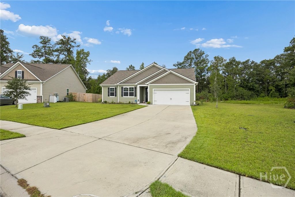 Image 3 of property listing at 125 Wedge Circle, Richmond Hill, GA 31324