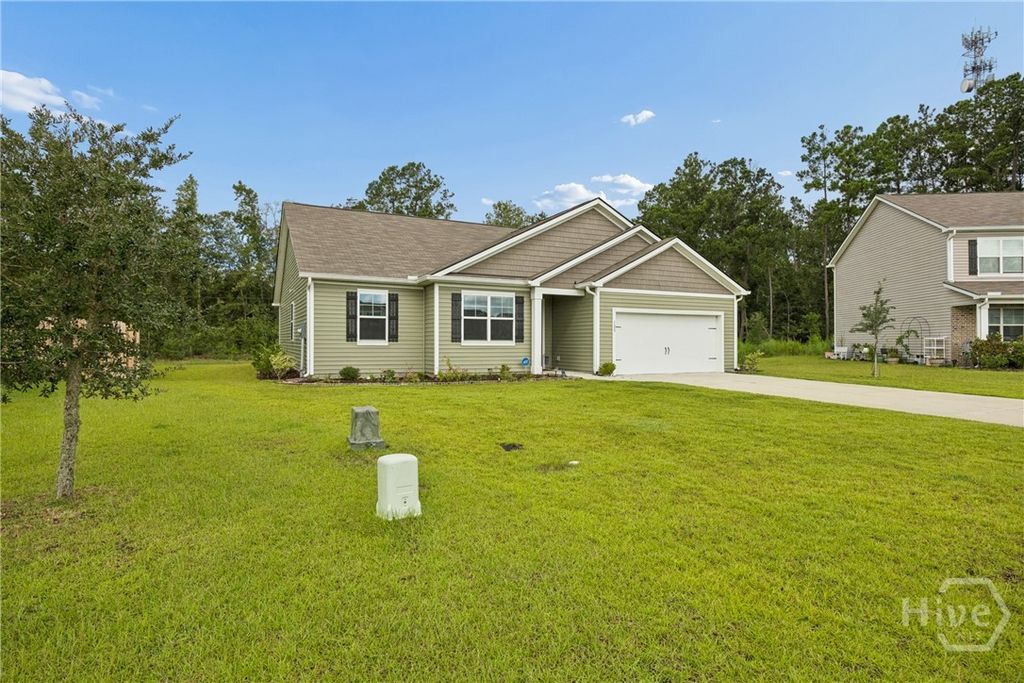 Image 4 of property listing at 125 Wedge Circle, Richmond Hill, GA 31324