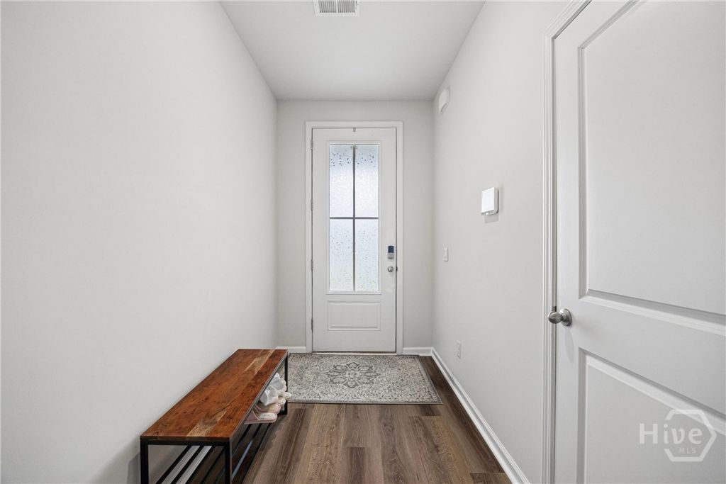 Image 9 of property listing at 125 Wedge Circle, Richmond Hill, GA 31324