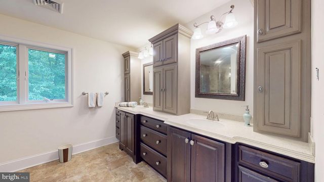 309 ARK RD, Mount Laurel, NJ 08054