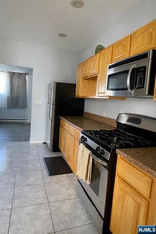 82-84 Maple Avenue, Wallington, NJ 07057