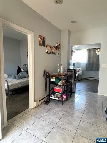 82-84 Maple Avenue, Wallington, NJ 07057