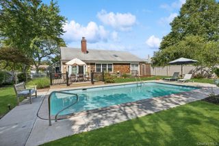 7 Linda Lane, Hampton Bays, NY 11946