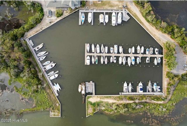 679 Carolina Bay Court, Southport, NC 28461