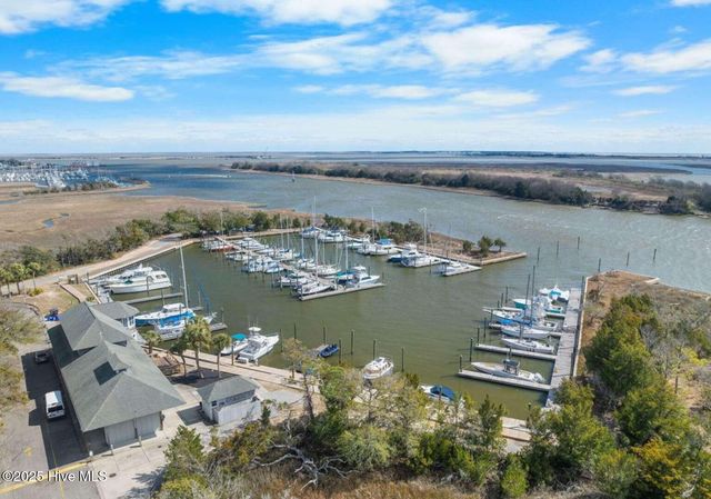 679 Carolina Bay Court, Southport, NC 28461