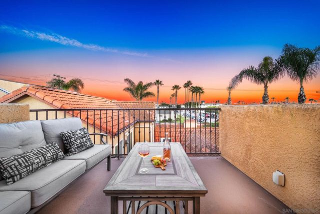 886 Felspar St, San Diego, CA 92109