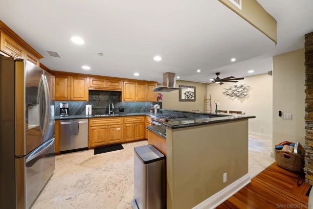 886 Felspar St, San Diego, CA 92109