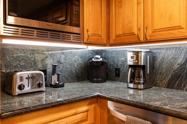 886 Felspar St, San Diego, CA 92109