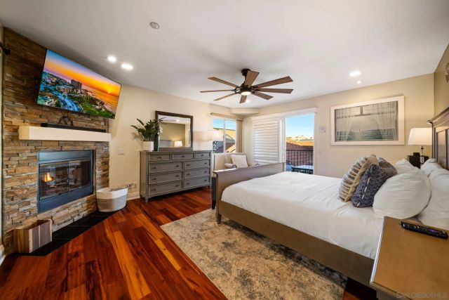 886 Felspar St, San Diego, CA 92109