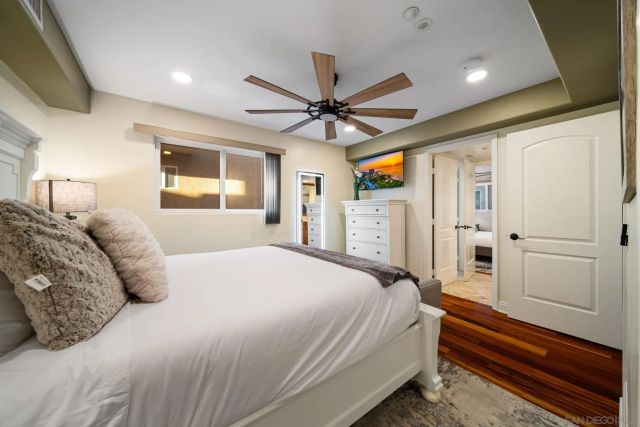 886 Felspar St, San Diego, CA 92109