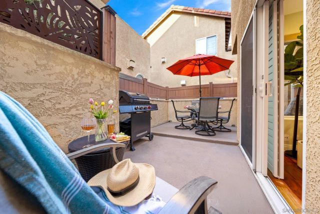 886 Felspar St, San Diego, CA 92109