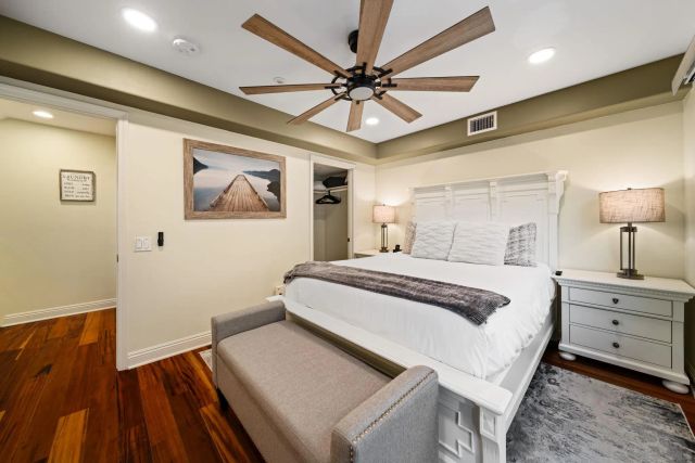 886 Felspar St, San Diego, CA 92109