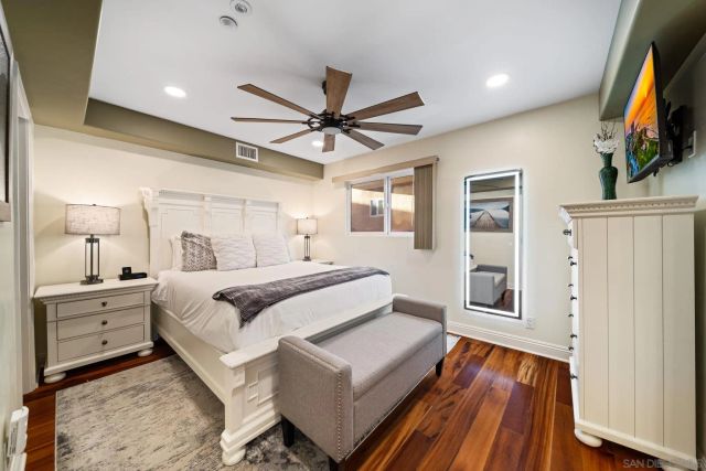 886 Felspar St, San Diego, CA 92109