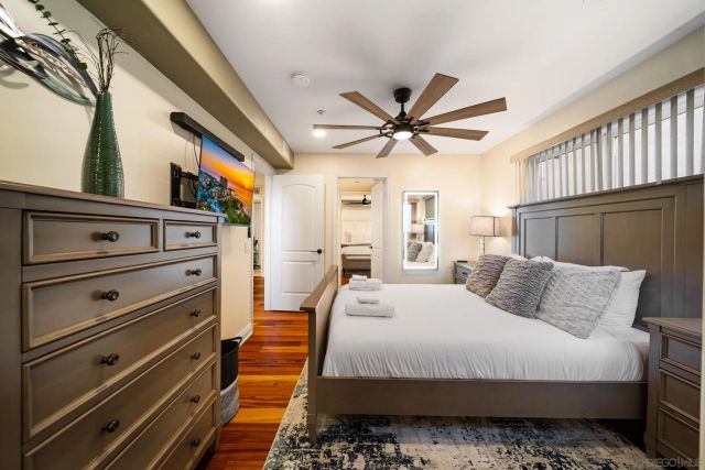 886 Felspar St, San Diego, CA 92109