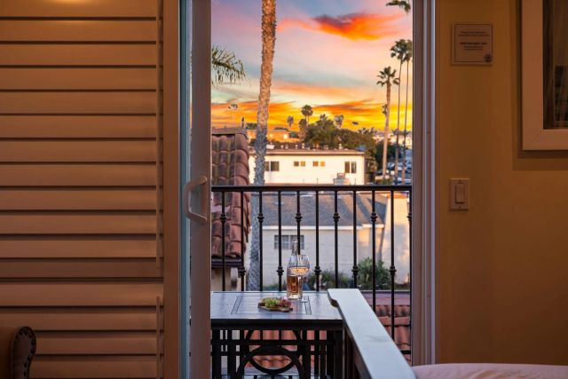 886 Felspar St, San Diego, CA 92109