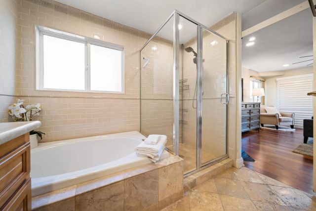 886 Felspar St, San Diego, CA 92109