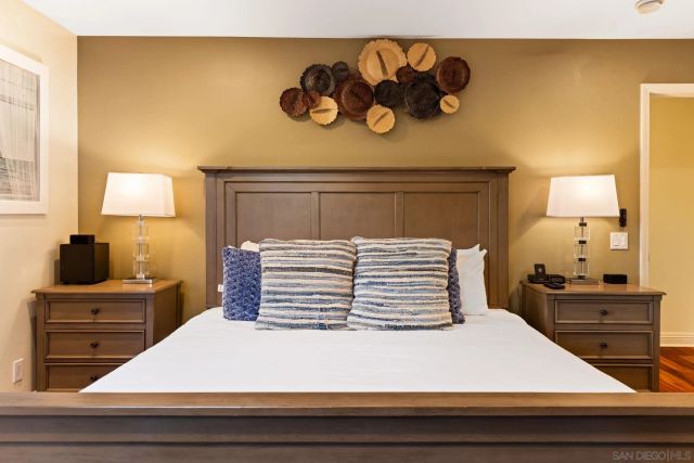 886 Felspar St, San Diego, CA 92109