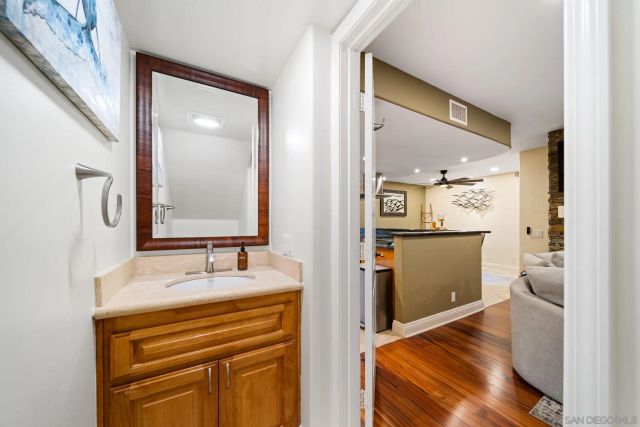 886 Felspar St, San Diego, CA 92109