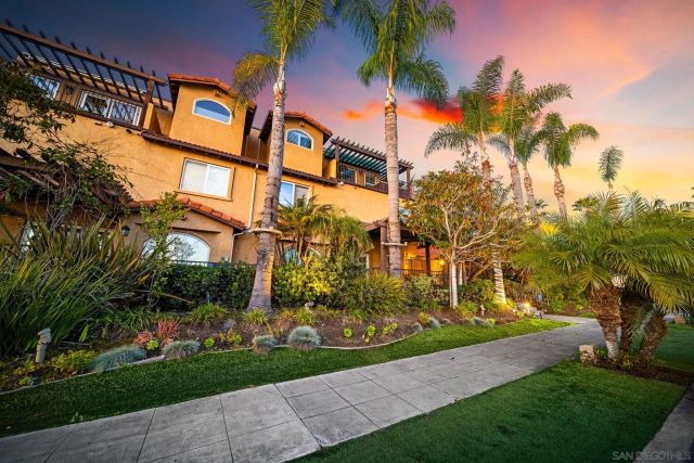 886 Felspar St, San Diego, CA 92109