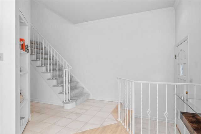 302 Kingsberry Cir, Mt Lebanon, PA 15234