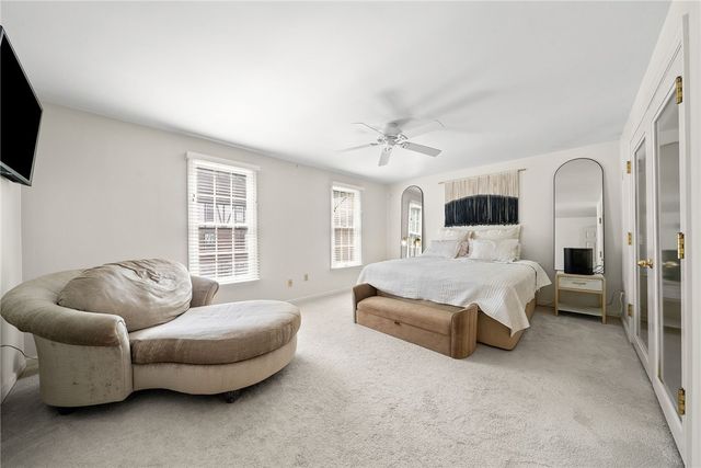 302 Kingsberry Cir, Mt Lebanon, PA 15234
