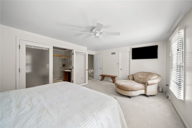 302 Kingsberry Cir, Mt Lebanon, PA 15234