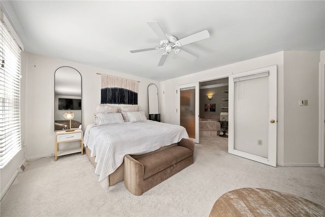 302 Kingsberry Cir, Mt Lebanon, PA 15234