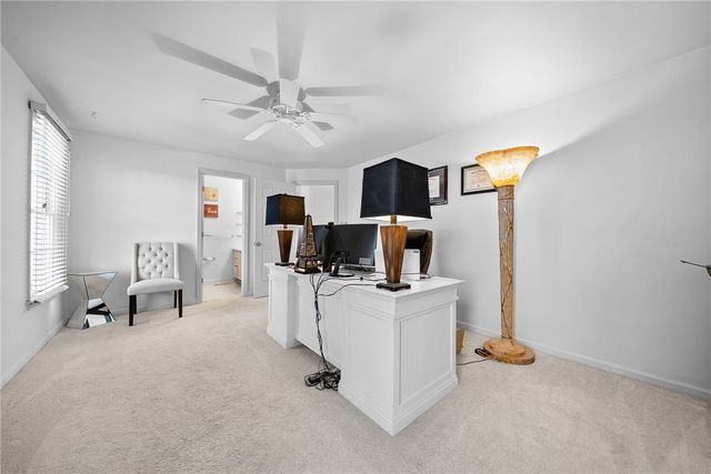 302 Kingsberry Cir, Mt Lebanon, PA 15234