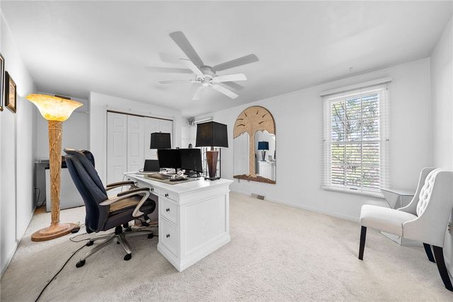 302 Kingsberry Cir, Mt Lebanon, PA 15234