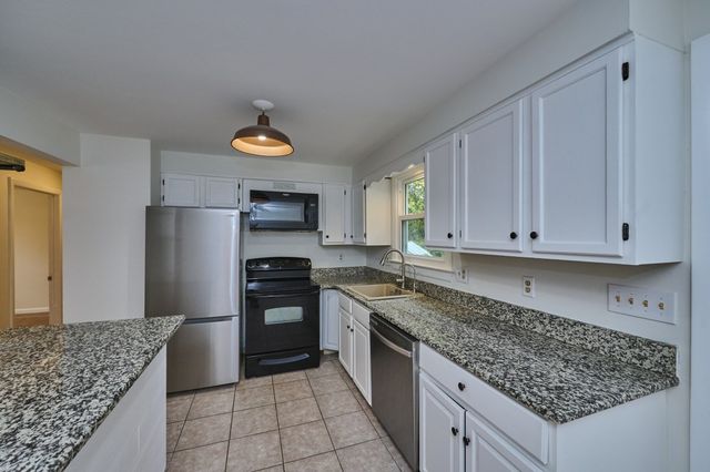 13 Fernglade Rd, Burlington, MA 01803