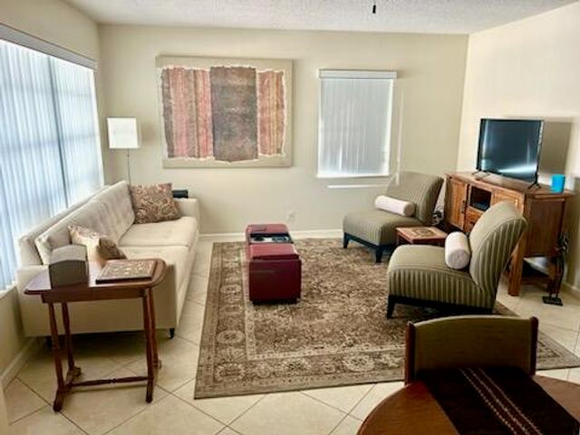 638 Snug Harbor Drive E11, Boynton Beach, FL 33435