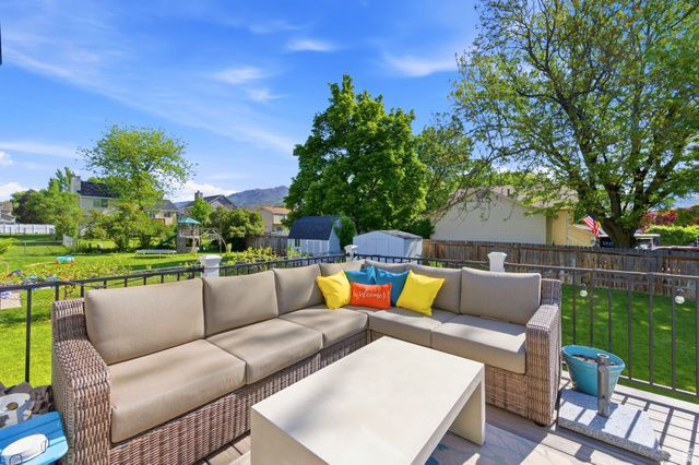 1691 S 300 E, Kaysville, UT 84037
