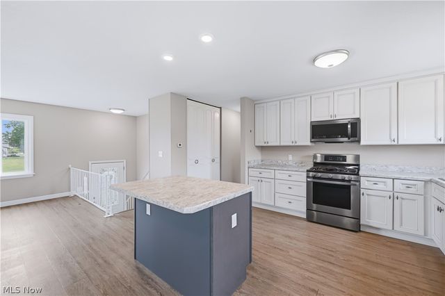 378 Dehoff Drive, Youngstown, OH 44515