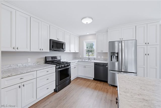 378 Dehoff Drive, Youngstown, OH 44515