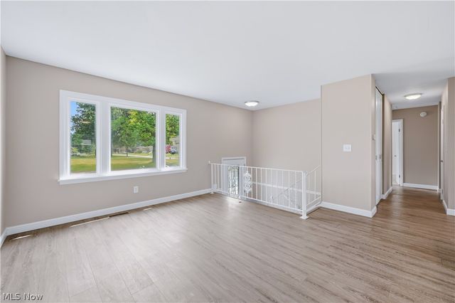 378 Dehoff Drive, Youngstown, OH 44515