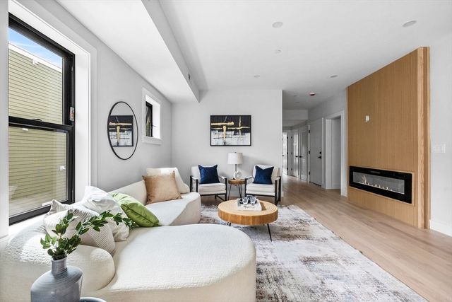 198 Bowen 1, Boston, MA 02127