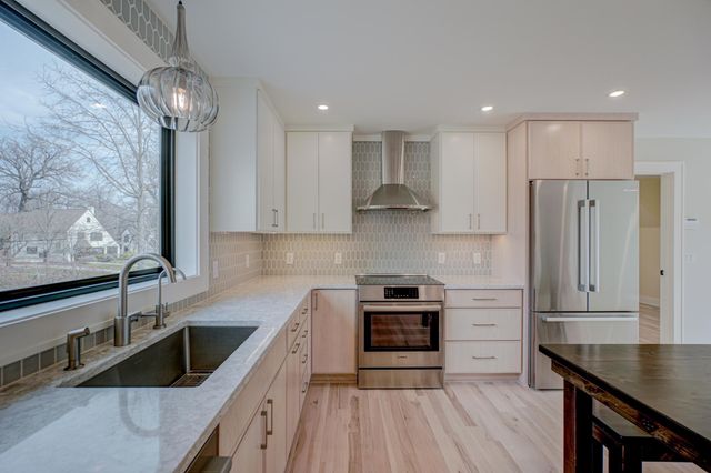 71 Otis Lane, Saint Paul, MN 55104