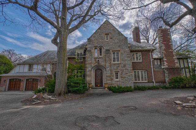 71 Otis Lane, Saint Paul, MN 55104