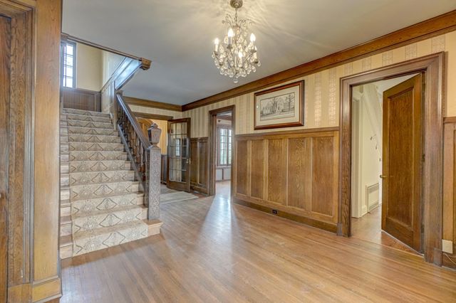 71 Otis Lane, Saint Paul, MN 55104