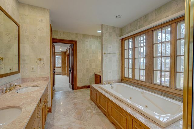 71 Otis Lane, Saint Paul, MN 55104