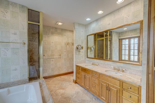 71 Otis Lane, Saint Paul, MN 55104